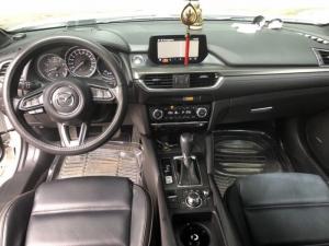 Bán Mazda 6 2.5AT Premium màu trắng số tự động sản xuất T6/2017 bản facelift lăn bánh 18000km