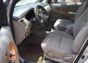 Cần bán nhanh Innova 2009 màu bạc số sàn xe đi kỹ còn đẹp