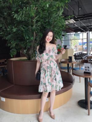 Đầm xòe trễ vai hoa hồng