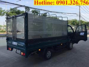 Phía sau thùng mui bạt bửng được mở 3 bên, tiện lợi lên xuống hàng hóa