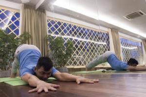 LUYỆN TẬP YOGA CÙNG GIÁO VIÊN ẤN ĐỘ TẠI GYMASTER- FITNESS & YOGA CENTER