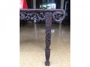 Bàn trung đường cuốn hoa mai