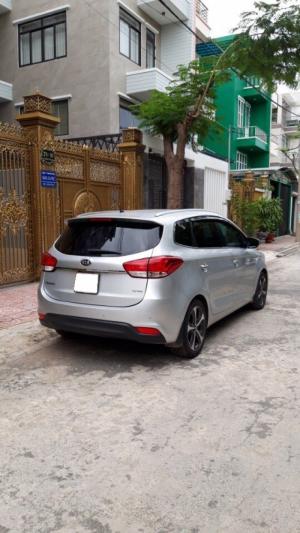 Nhà mình cần bán chiếc ôtô Kia Rondo đời 2015 số tự động máy dầu