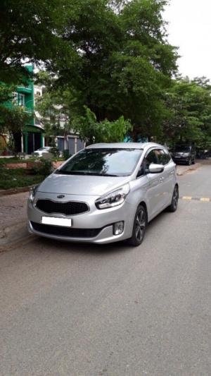 Nhà mình cần bán chiếc ôtô Kia Rondo đời 2015 số tự động máy dầu