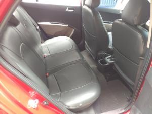 Bán nhanh trả nợ xe Hyundai i10 2017 mt hatchback màu đỏ