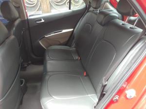 Bán nhanh trả nợ xe Hyundai i10 2017 mt hatchback màu đỏ