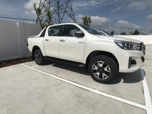 Đại lý xe Toyota chính hãng tại TPHCM chuyên bán dòng xe bán tải Hilux nhập khẩu từ Thái Lan. Liên hệ hotline: 0939.725.968 để biết rõ hơn thông tin chi tiết.