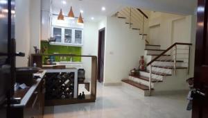 Bán nhà phân lô VIP Nguyễn Chí Thanh, nhà mới ở luôn cách đường ô tô 15m 39m2 x 5 tầng, MT 5m