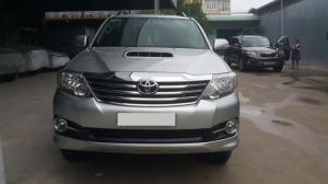 Bán xe Fortuner G 2015 số sàn, màu bạc, máy dầu