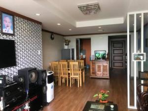 Bán căn hộ tầng cao tại chung cư cao cấp HAGL, 40 Hùng Vương, diện tích 110m2