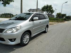 Cần bán Innova 2013, số tự động dòng G, màu bạc còn đẹp