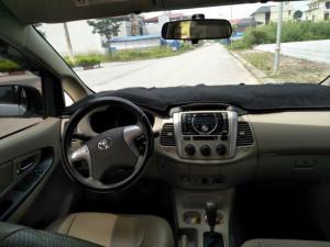 Cần bán Innova 2013, số tự động dòng G, màu bạc còn đẹp