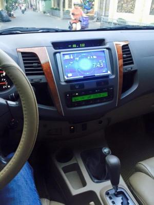 Bán xe Toyota Fortuner 2011 số tự động 2 cầu màu bạc Zin