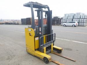 xe nâng đứng lái KOMATSU