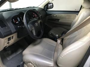 Bán Toyota Fortuner G 2.5MT màu bạc số sàn máy dầu sản xuất 2016 một đời chủ biển Sài Gòn