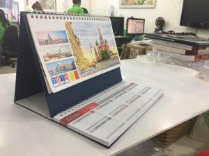 In lịch để bàn chữ A - Gửi file đặt in lịch về Email: in@inkts.com - innhanh@inkythuatso.com để nhận hỗ trợ báo giá, tư vấn đặt in