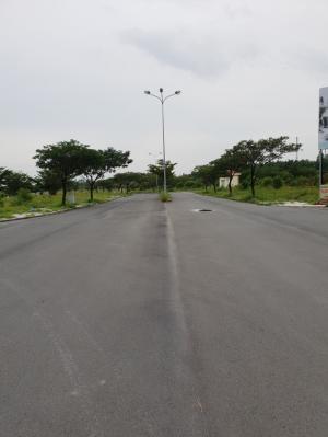Cần bán đất mặt tiền đường nhựa KDC Thung Lũng Xanh.
