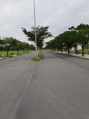 Cần bán đất mặt tiền đường nhựa KDC Thung Lũng Xanh.