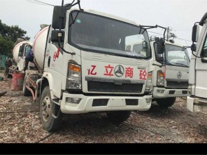 Xe trộn bê tông mini
