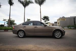 Gia đình cần bán BMW 318i, sx2004, màu xám, xe nhà giữ kỉ, còn khá đẹp