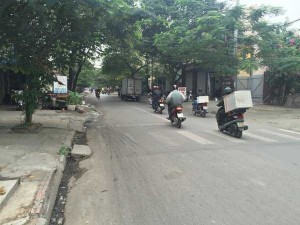 Cho thuê nhà 200m2 mặt đường Thiên Lôi
