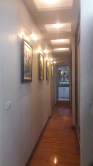 Cần bán căn hộ khép kín đầu hồi T2, 2 P ngủ, 57m2, gần cửa Nam, Hoàn Kiếm