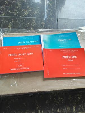 phiếu thu chi ,xuất nhập khổ a5 giấy cacbon 2 liên, rất tiện dụng khi viết không cần kê giấy than