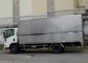 Xe tải Isuzu 3.5 tấn, thùng kín inox, trả trước 50 triệu, giao xe ngay
