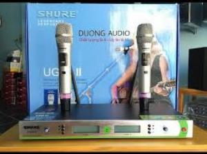 MICRO SHURE UGX8 II chuyên sử dụng karaoke ở những sân khấu lớn, trường học, hội trường, nơi công cộng và gia đình, kinh doanh karaoke rất tốt bởi được thiết kế thu phát sóng tốt xa đến hàng 100m.