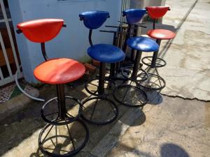 Thanh lý 4 ghế bar xoay được giá rẻ mai nguyễn
