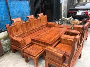 Bàn Ghế Phòng Khách Âu Á Hộp Cuốn Thư Gỗ Hương Vân 2m4 dogomanhmoc.com