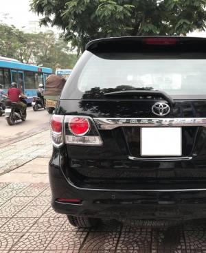 Bán xe Toyota Fortuner 2.7AT 2016 màu đen 2 cầu