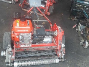 Máy cắt sân golf chạy xăng