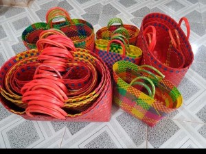 Giỏ xách đan dây nhựa