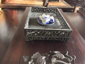 Khay tàu dắt Huế