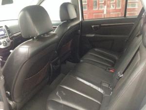 Cần bán xe Hyundai Santafe 2012 đăng kí lần đầu 12/2017 màu trắng