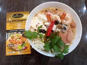 Bún Thái được chế biến với Hộp màu vàng - Có vị nước cốt dừa. Trọng lượng: 100g. Khẩu phần: 2-3 người ăn
