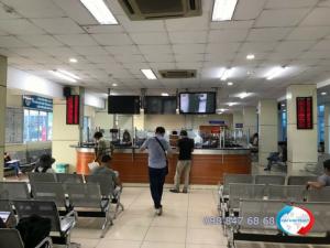 Nhân viên Dịch Vụ Hải Quan Trọn Gói - XNK Đại Kim Phát thực hiện khai báo thủ tục hải quan cho đơn hàng dịch vụ Door to Door