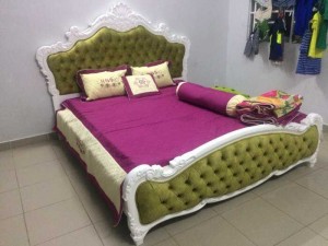 Giường ngủ tân cổ điển đẹp tại cửa hàng
