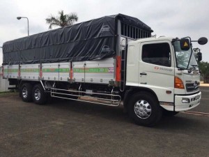 Xe tải Hino 16 tấn thùng mui bạt, trả trước 200 triệu, giao xe ngay - GỌI NGAY 0913553798 (24/24)