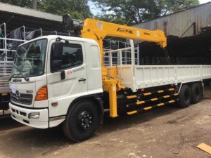 Khuyến mãi trả góp mua xe tải Hino 16 tấn gắn cẩu 7 tấn, trả trước 200 triệu, giao xe ngay - GỌI 013553798 (24/24)