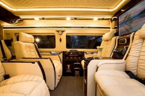 Ford Transit Limousine 10 chỗ, Nội thất sang trọng hiện đại, phù hợp kinh doanh vận chuyển hành khách - 0906 929 039