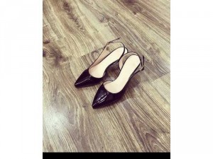 Giày sandal cực xjnh bít mũi