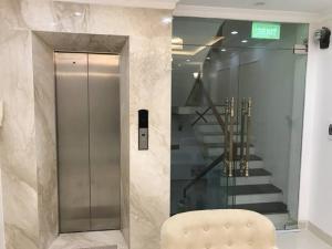 Bán nhà mặt phố Nguyễn Khang 48m2 x 9 tầng