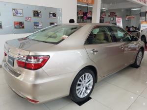 Khuyến Mãi Toyota Camry 2.0E 2018 Màu Nâu Vàng, Mua Trả Góp Chỉ Cần 250Tr.