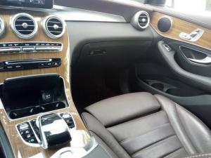 Cần bán xe Mercedes GLC 250 2017 màu trắng cực đẹp