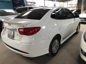 Bán Hyundai Avante 1.6MT màu trắng số sàn sản xuất 2015 biển Sài Gòn