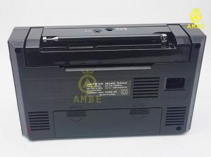 Thông số kỹ thuật :
-Thương hiệu: Pu Xing
-Model: PX386UR
-Chất liệu: plastic
-3 băng tần: AM/ FM/ SW
-Cổng nghe MP3: USB/ SD/ TF card
-Tích hợp đồng hồ xem giờ ( phải gắn pin cỡ D vào mới dùng được)
-Có đèn pin
-Aux input: cổng đưa âm thanh vào thiết bị
-DC: 3V (UM-1 x 2)
-Cổng sạc: DC 4.5V
-Nguồn AC: 110V-220V / 60Hz- 50Hz
-Kích thước : 17 X 11 X 7,5 (cm)