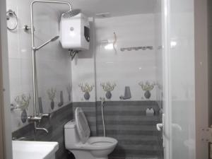 Đang cần bán gấp nhà trong ngõ Giải Phóng ô tô đỗ cửa