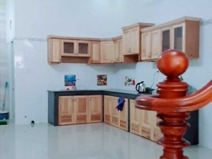Gia đình tôi cần bán căn nhà 2 lầu 1 trệt có sân để xe hơi đường thông buôn bán nhỏ diện tích 90m